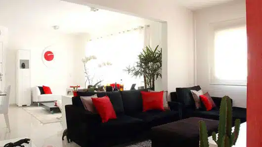 Cores que combinam com preto; Preto com vermelho na decoração Cores que combinam com preto; Preto com vermelho na decoração