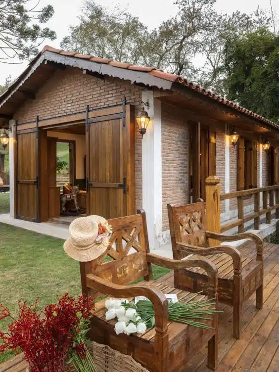 casa tústica de madeira e tijolinhos