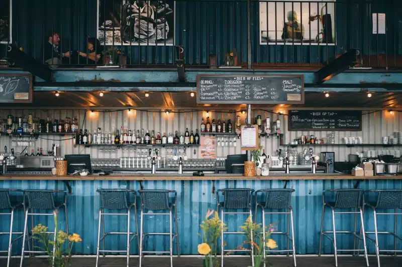 como decorar um bar gastando pouco