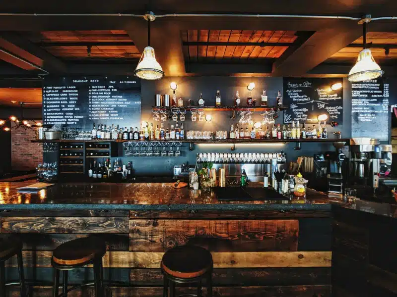 como decorar um bar gastando pouco
