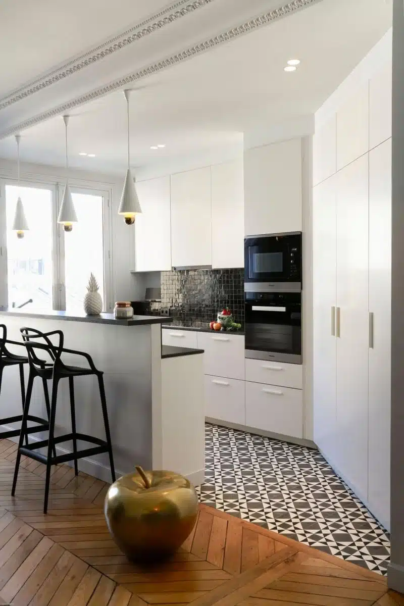 Amenizar o calor, cozinha com decoração branca