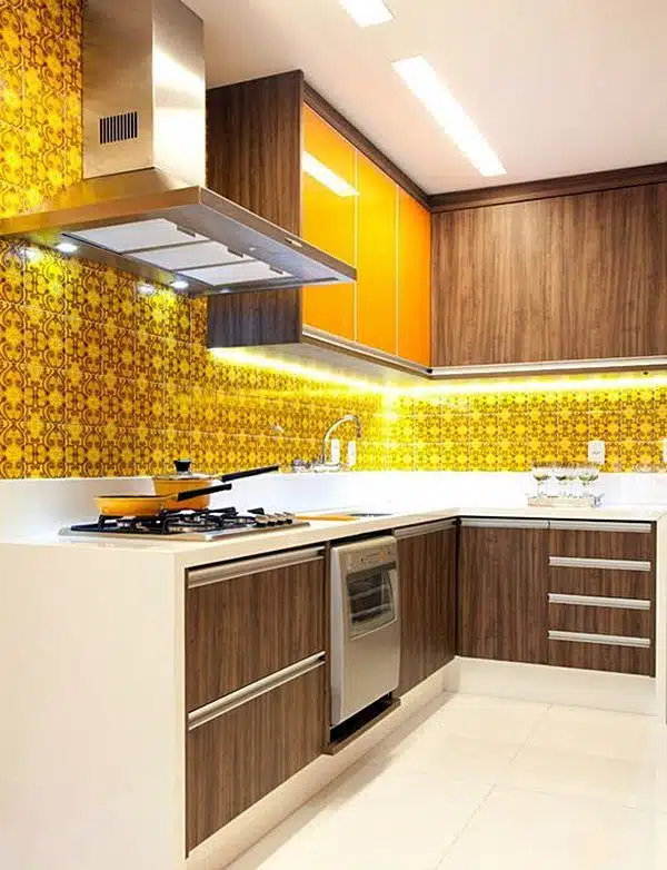 Cozinha compacta com pia, projeto de iluminação