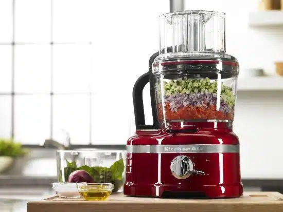 Equipamentos elétricos na cozinha, processador de alimentos