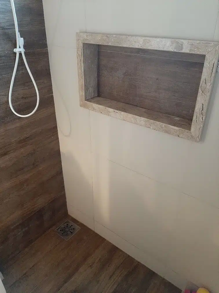 Nicho de porcelanato para banheiro, bordas