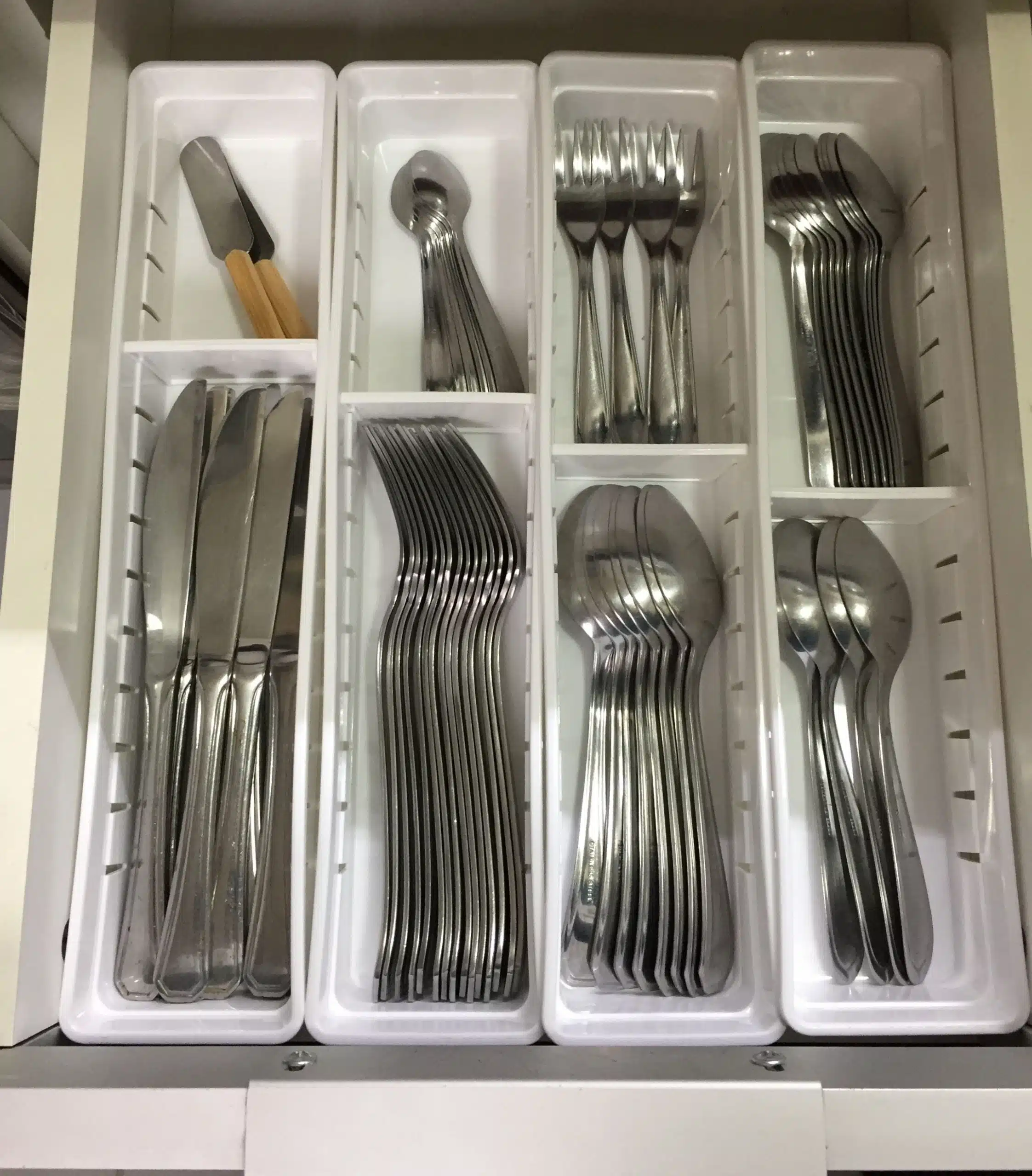 Organizar a casa, divisória de gaveta para talheres