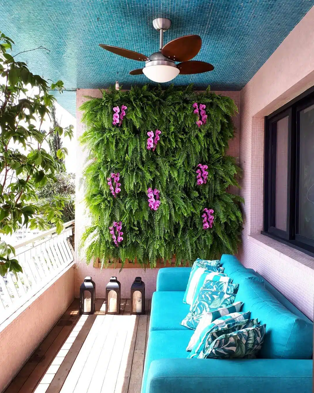 Parede verde em sacada de apartamento