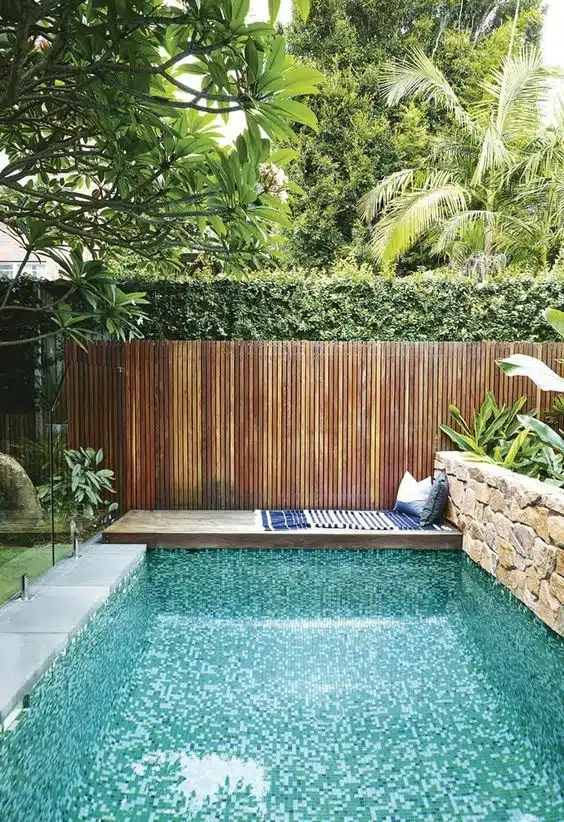 Piscina em espaço pequeno