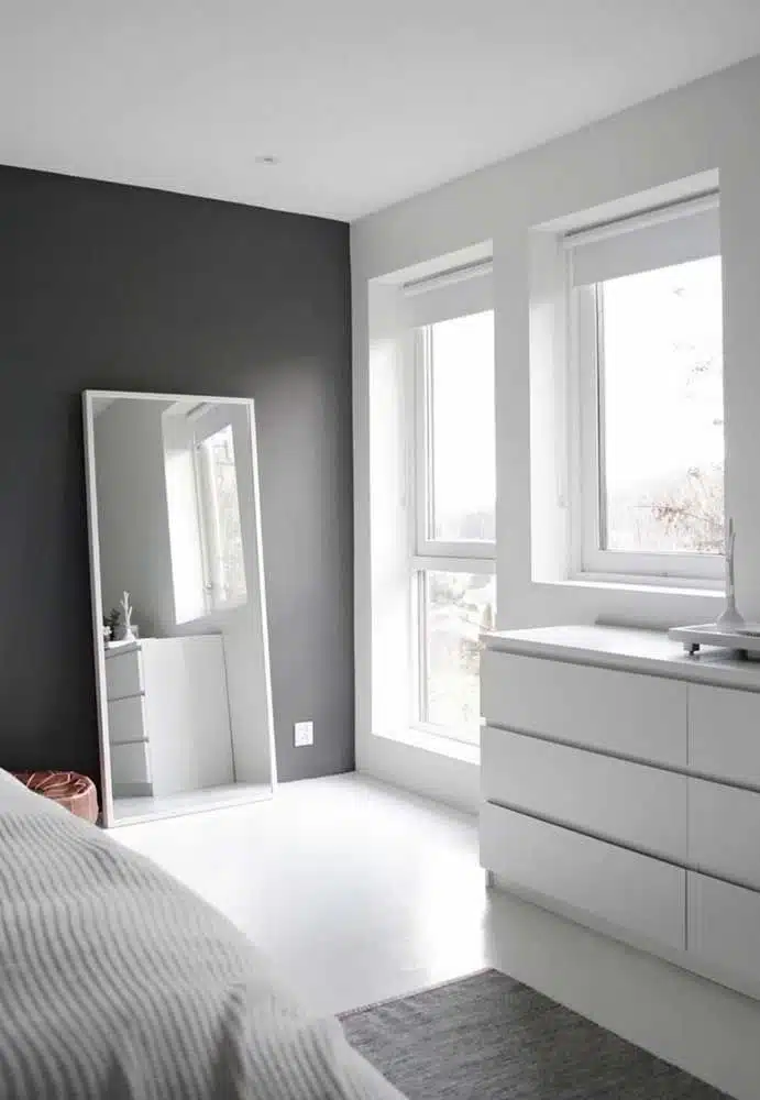 Quarto cinza e branco