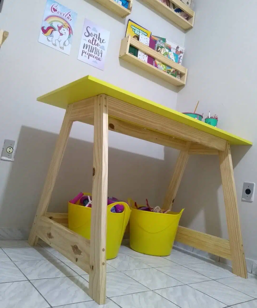 Quarto infantil, escrivaninha