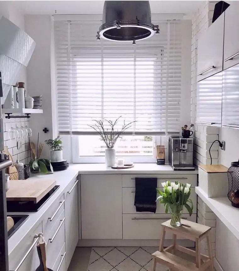 Sala e cozinha conjugadas, persianas