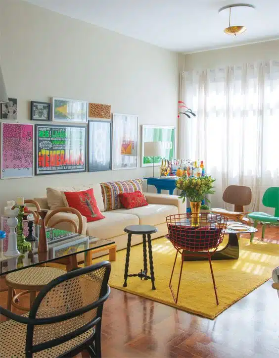 Tendências de decoração para 2020, sala com decoração colorida